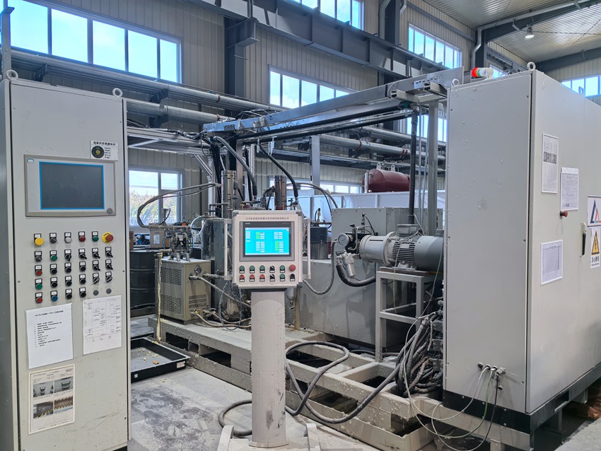 北京機科國創輕量化科學研究院有限公司開發的高壓環氧樹脂注膠機。