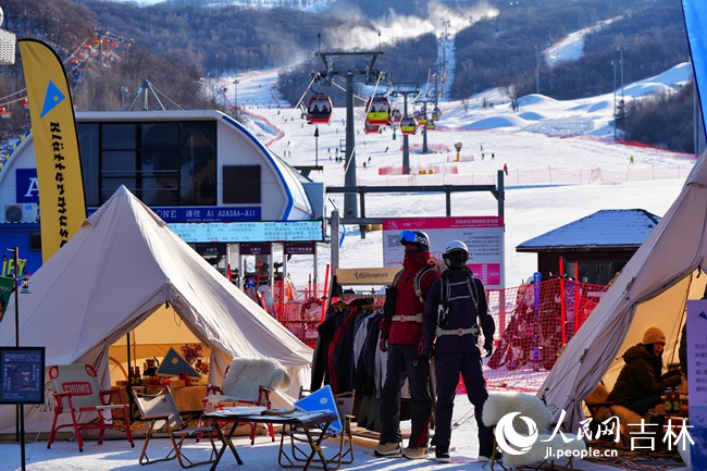 雪博會冰雪裝備展示區。人民網記者 李洋攝