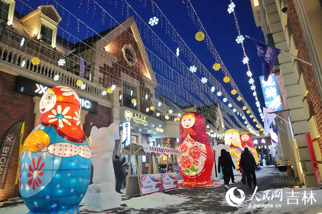 通化萬峰雪街夜色迷人。人民網記者 李洋攝