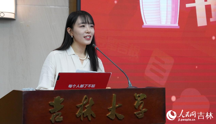 人民網黨政采訪部重點報道組組長宋子節作分享。人民網記者 李成偉攝