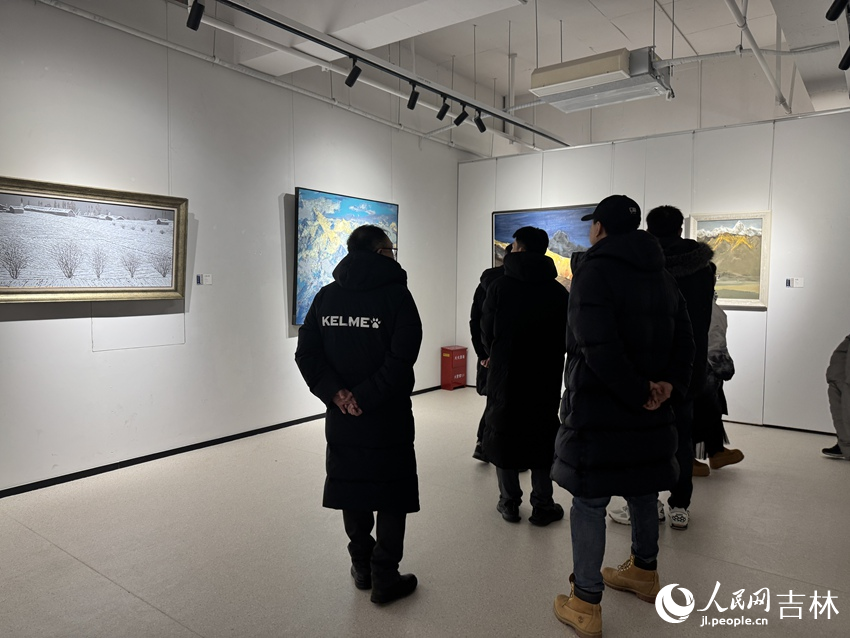 “以冰雪之名”冰雪題材美術作品邀請展。人民網記者 李思玥攝