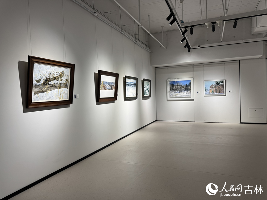 “以冰雪之名”冰雪題材美術作品邀請展。人民網記者 李思玥攝