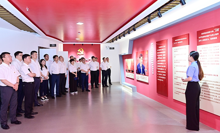 集團公司黨員干部（高級經理）開展廉政教育參觀學習活動。