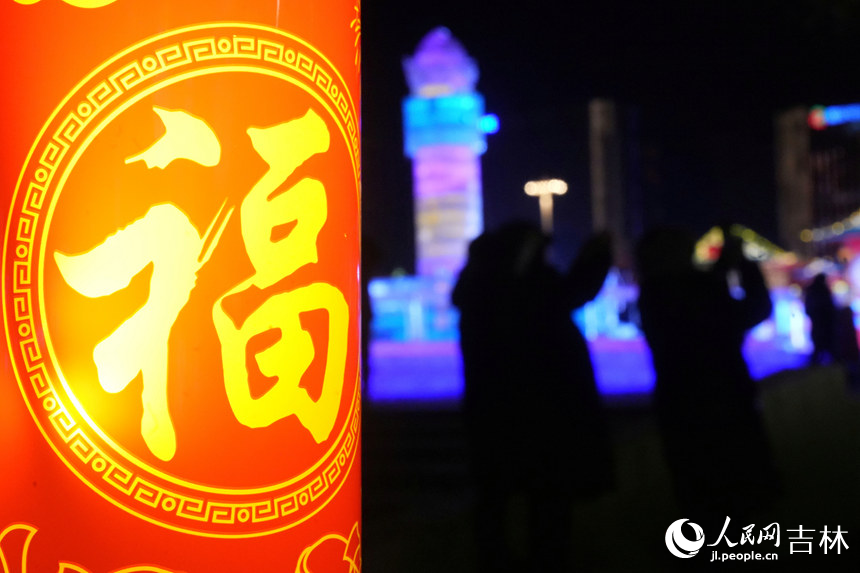 璀璨的花燈洋溢著濃郁的年味。人民網記者 李洋攝