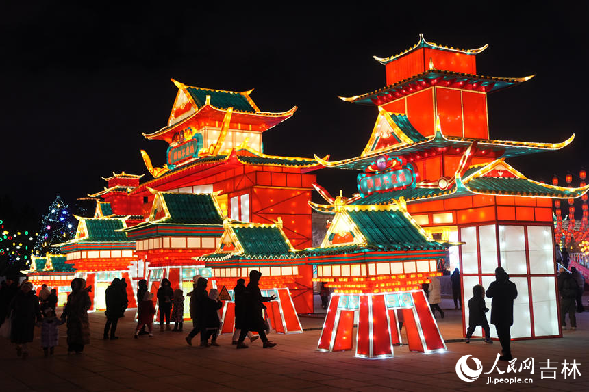 長春世界雕塑園的國潮不夜城景區。人民網記者 李洋攝