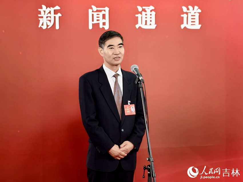 吉林省人大代表、吉林大學長白山資源與健康研究院院長相宏宇。人民網記者 關思聰攝