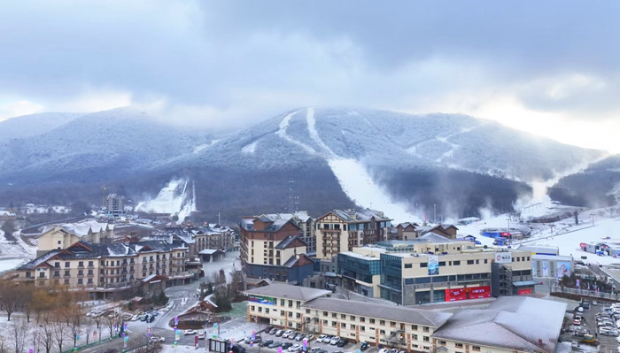 遠眺北大湖滑雪度假區景觀。人民網記者 李洋攝