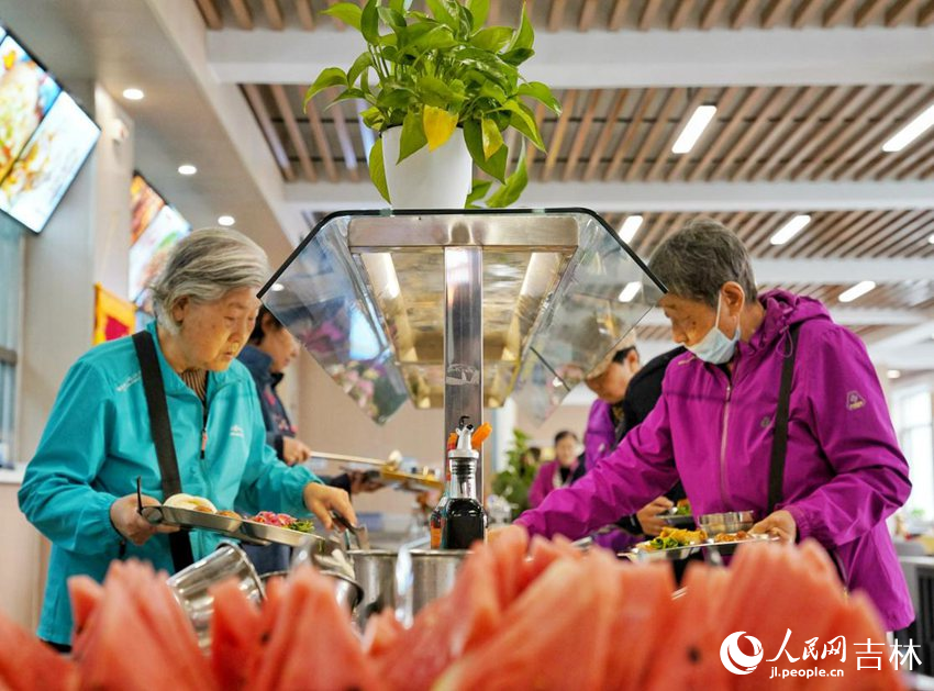 老年食堂寬敞明亮。人民網記者 李洋攝