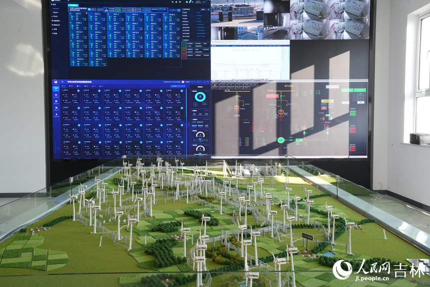 吉林油田昂格風電場內的風機布局展臺。人民網記者 李洋攝