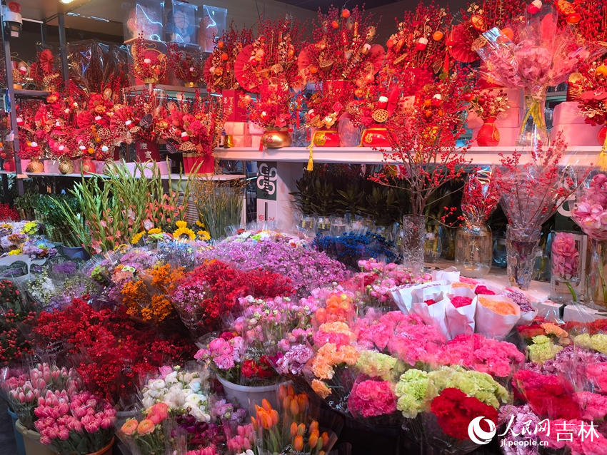 花卉市場紅紅火火年味濃。人民網記者 馬俊華攝