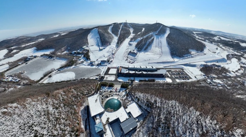 蓮花山滑雪場。