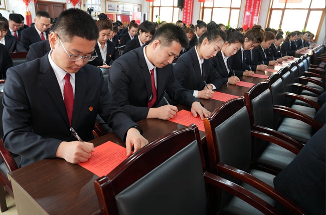 每年的3·15國際消費者權益日，白山方大集團全體員工都要簽訂“員工誠信承諾書”。