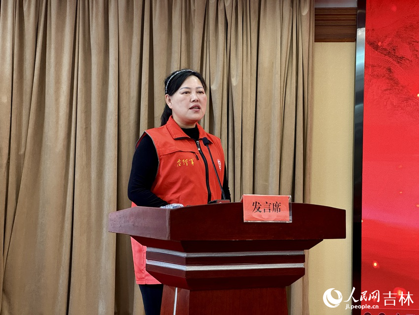 退役軍人志愿者代表袁亞光在發布會上做表態發言。人民網記者 李思玥攝