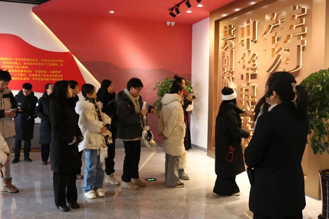 實踐隊參觀敦化市歷史博物館。