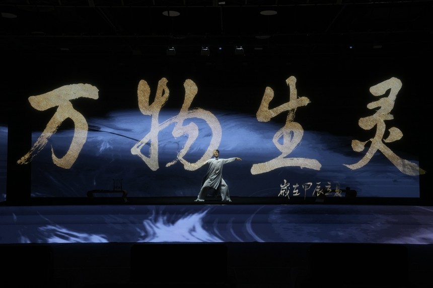 “白澤的奇幻旅程”AI展演現場節目《境》。人民網記者 李洋攝