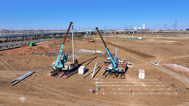 長春新區新材料中試及產業放大基地項目建設現場。