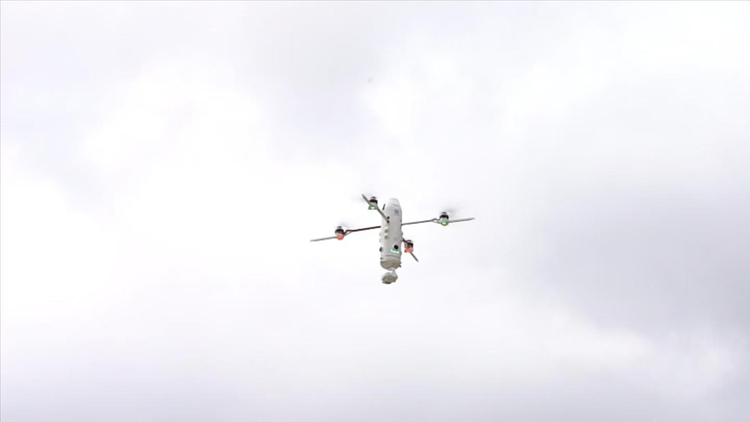 無人機在空中巡邏。