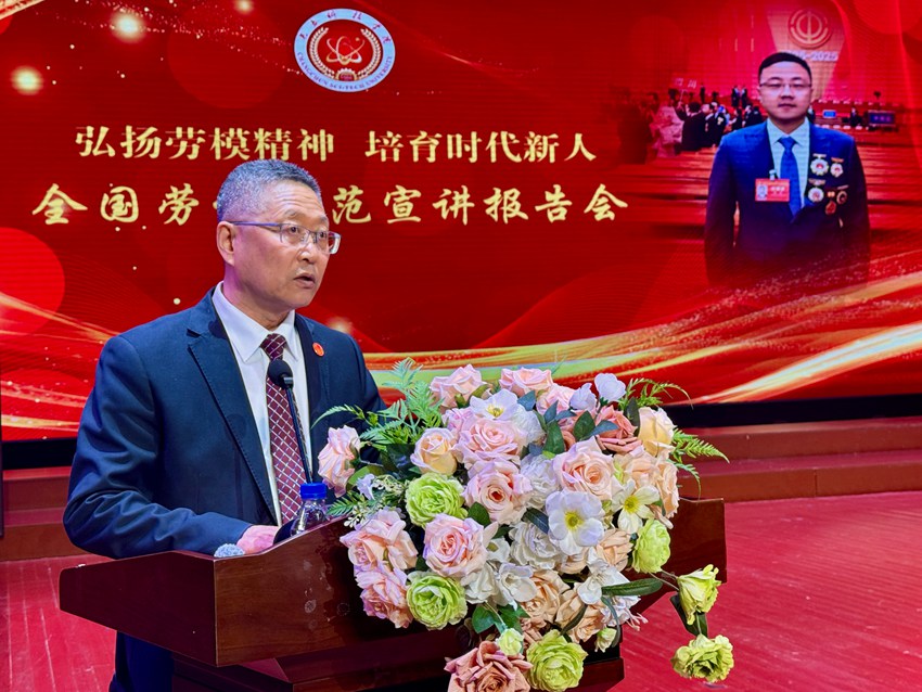 長春科技學院校長欒立明致辭。人民網記者 李思玥攝