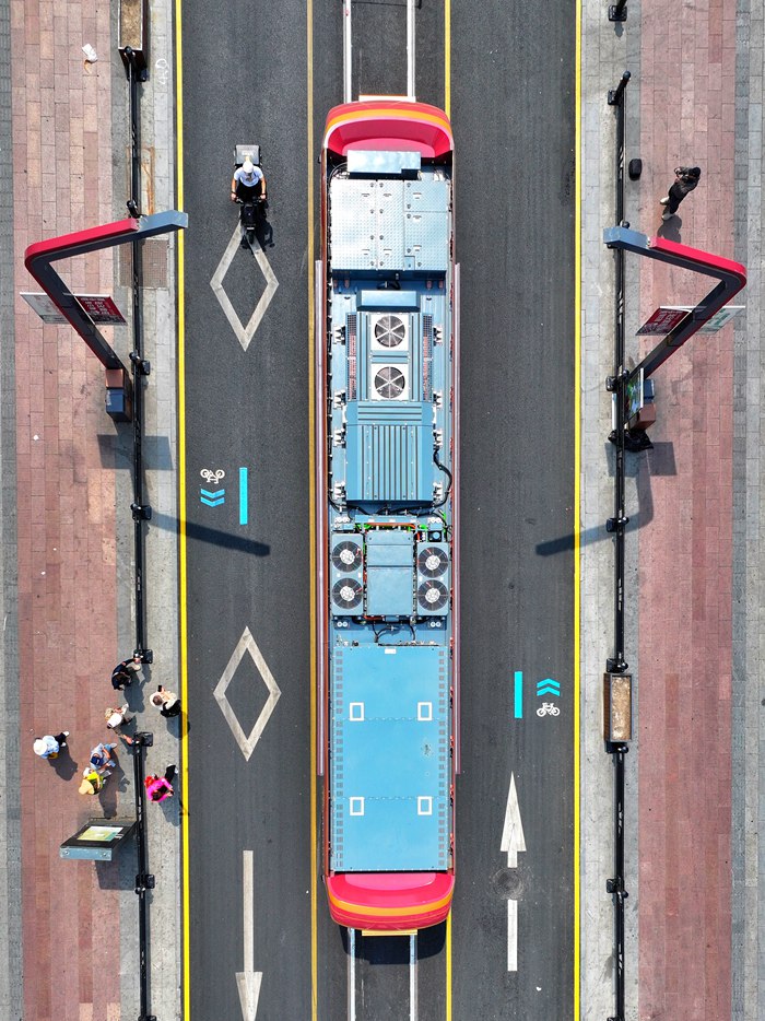 該列車采用了氫能燃料電池系統。人民網記者 李洋攝