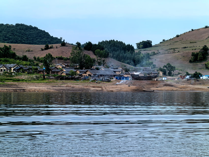 一條水上旅游大通道帶動松花江沿岸鄉村吃上“旅游飯”。人民網記者 王海躍攝