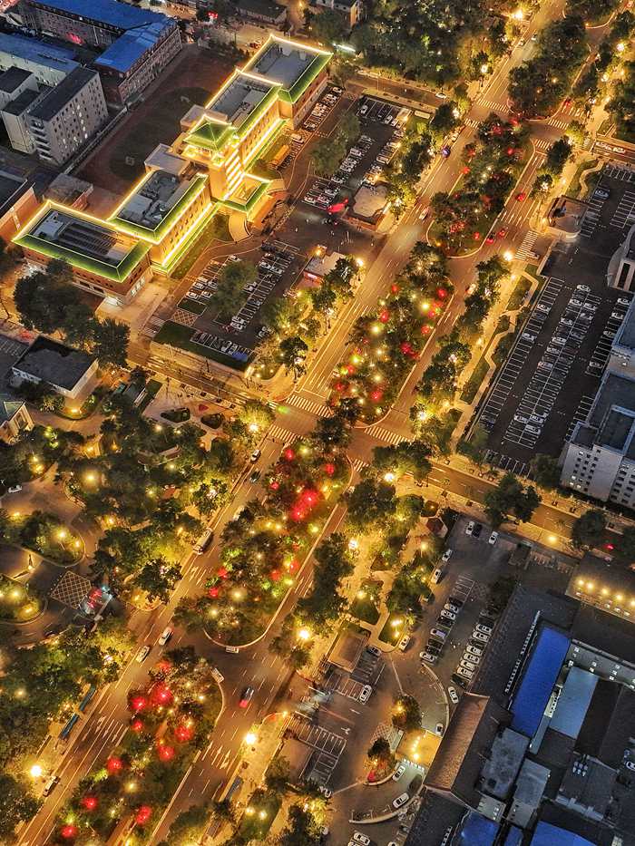 新民大街夜景。人民網記者 李洋攝
