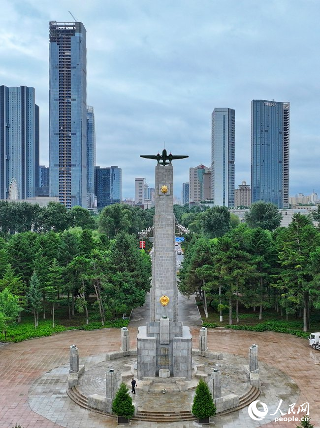 人民廣場中央的蘇聯紅軍烈士紀念塔。人民網記者 李洋攝