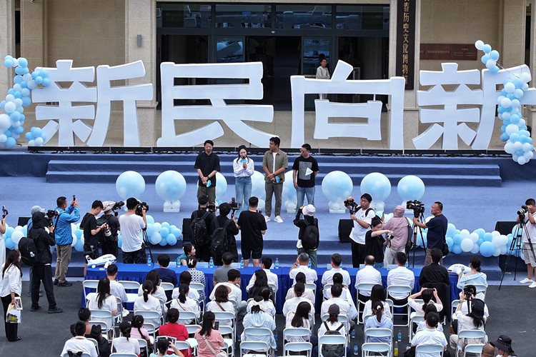 該劇主創團隊。人民網記者 李洋攝