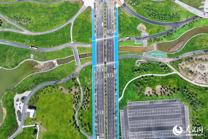長春國際航空博覽城藍天公園水景軸。人民網記者 李洋攝