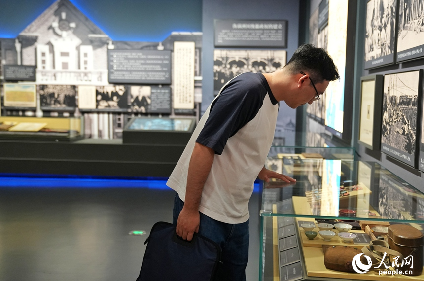 觀眾在展館內參觀。人民網記者 李洋攝