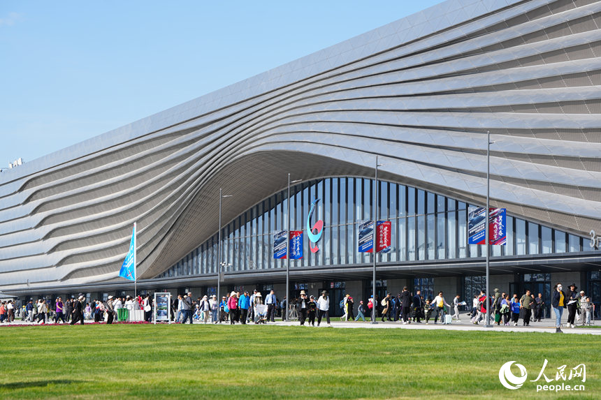 2025年空軍航空開放活動和長春航空展迎來首個公眾日。人民網記者 李洋攝
