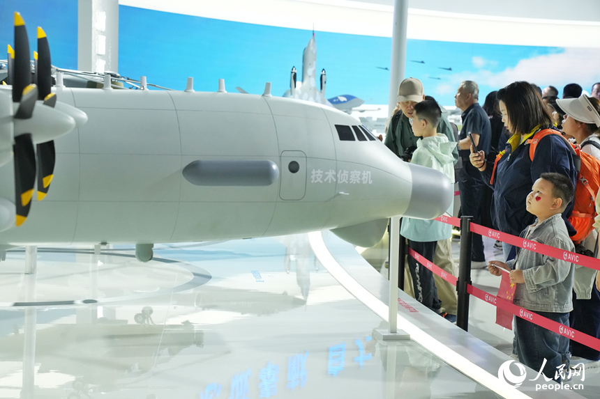 2025年空軍航空開放活動和長春航空展迎來首個公眾日。人民網記者 李洋攝