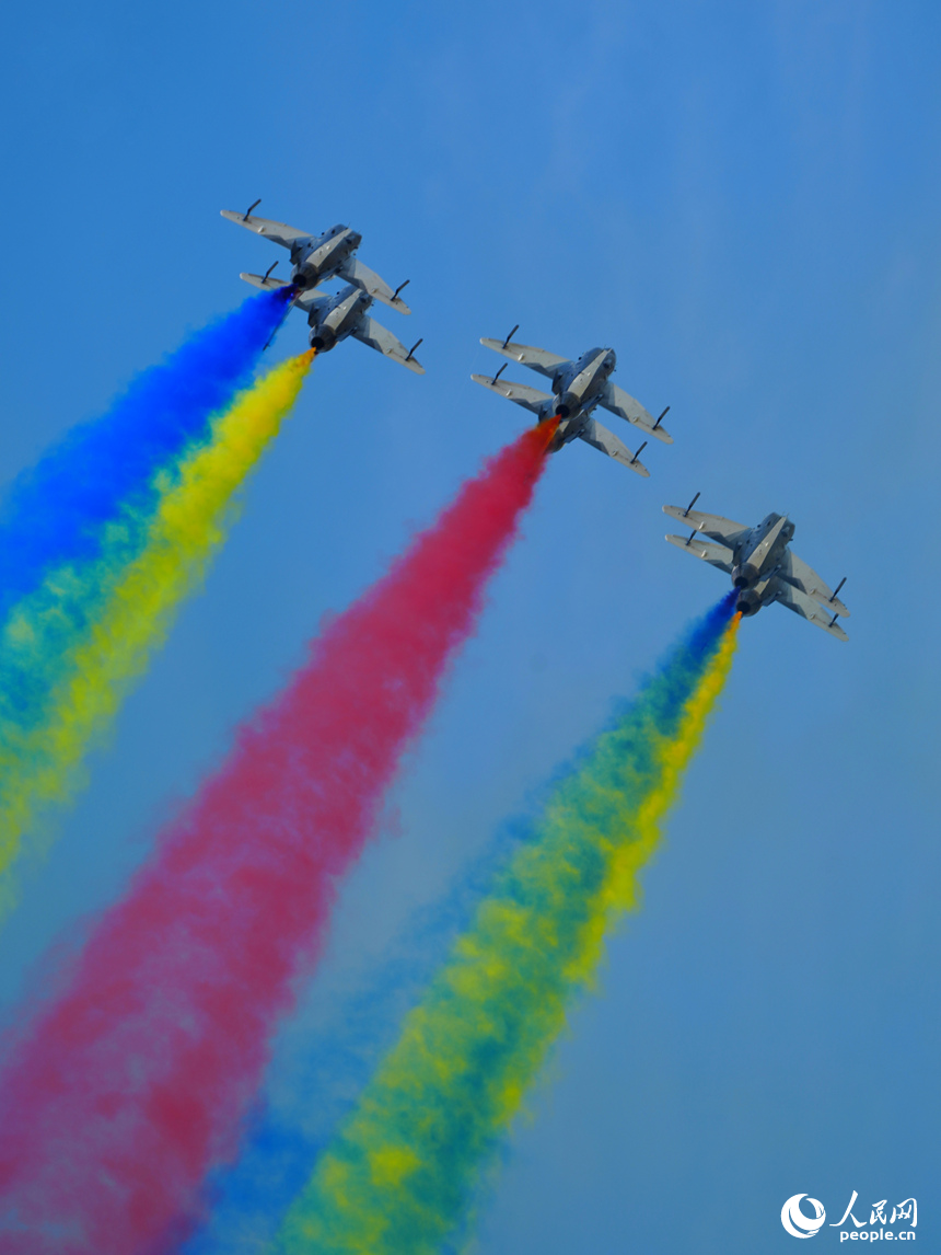 2025年空軍航空開放活動和長春航空展迎來首個公眾日。人民網記者 李洋攝