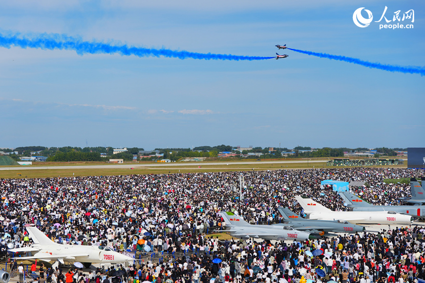 2025年空軍航空開放活動和長春航空展迎來首個公眾日。人民網記者 李洋攝