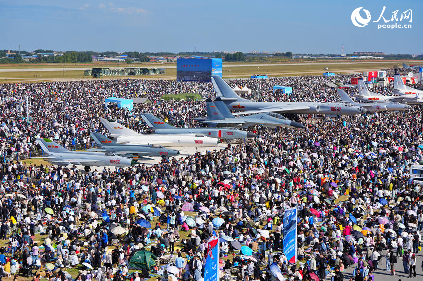 2025年空軍航空開放活動和長春航空展迎來首個公眾日。人民網記者 李洋攝