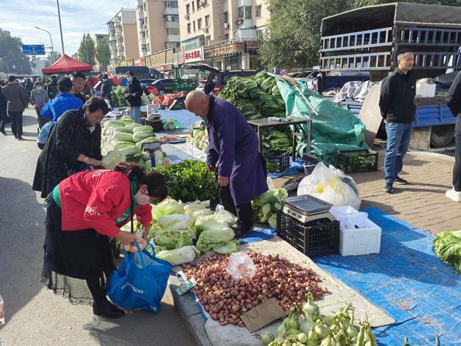 秋菜銷售現場。