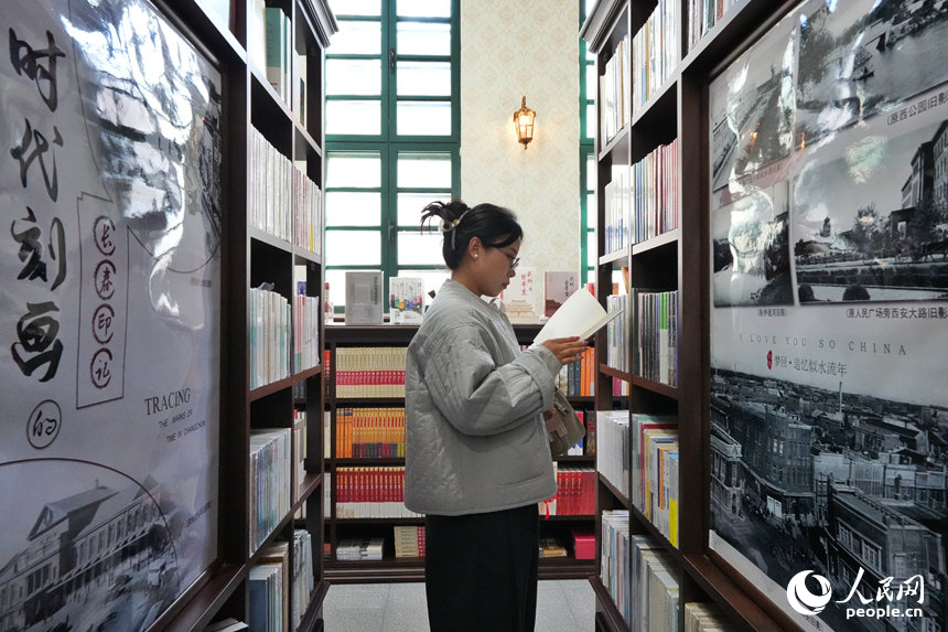 市民在“北書房”閱讀。人民網記者 李洋攝