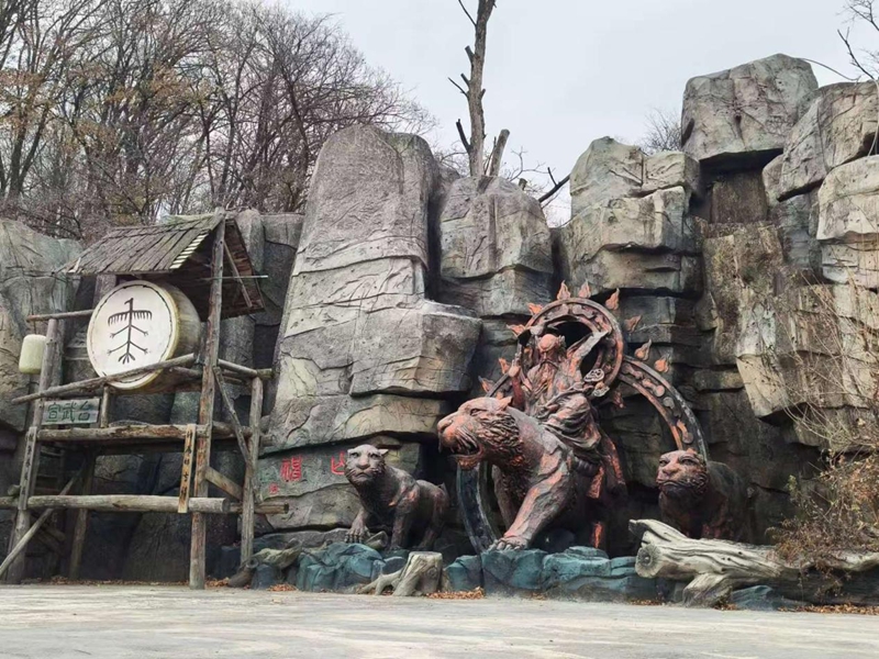 楓雪部落內雕塑。實習生 王思皓攝