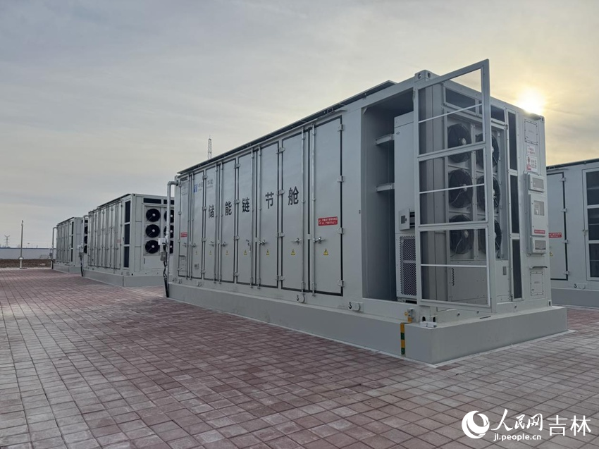 儲能鏈節艙。人民網記者 李思玥攝