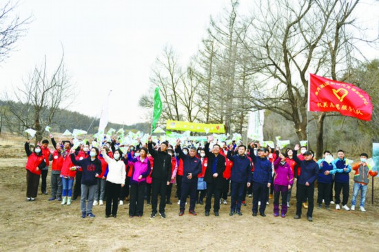第八屆“凈月粉絲節”啟動，百余名“凈月粉絲”共植“凈月粉絲林”。