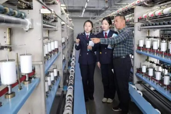 遼源市稅務局為民營企業發展提供政策指引，給小微企業和個體工商戶減輕負擔、增添活力。