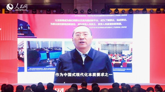 第十四屆全國人大常委會代表工作委員會副主任傅文杰通過視頻致辭。人民網記者 李洋攝