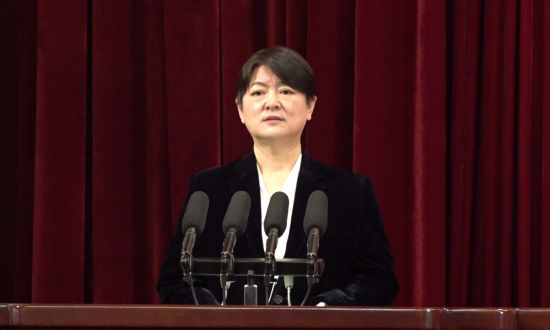 “吉林楷?！蓖蹒鞠冗M事跡報告團成員金淑敏作報告