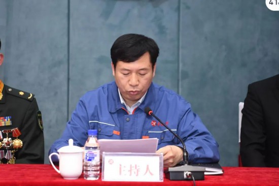 “吉林楷?！蓖蹒鞠冗M事跡巡回報告團在吉林化纖集團開展巡回宣講。
