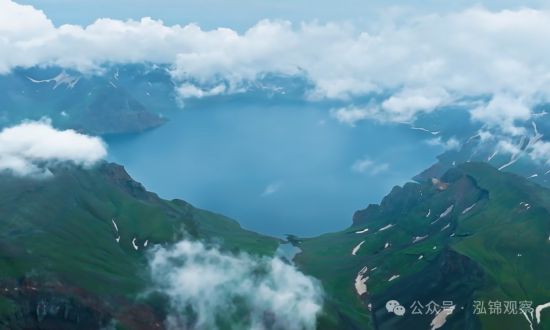 長白山天池，美如仙境。
