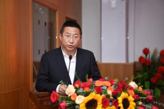 延邊大學黨委副書記于金歡主持報告會。