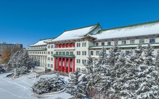吉林大學朝陽校區地質宮冬景。方衛東攝