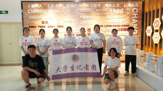 典禮結束后，與會人員參觀了校史館，重溫學校發展歷程中的奮斗足跡。